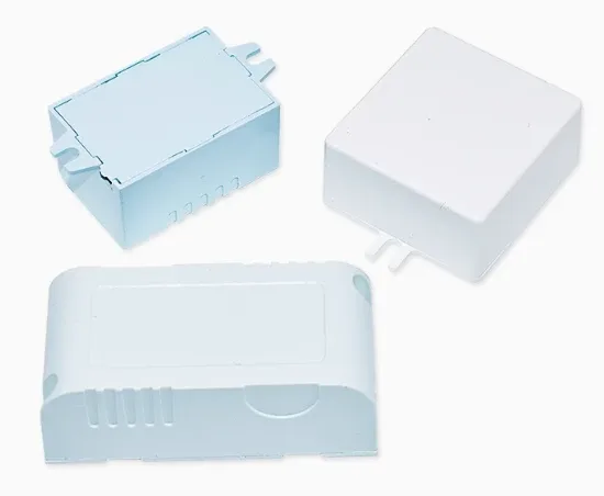 Screwless junction box